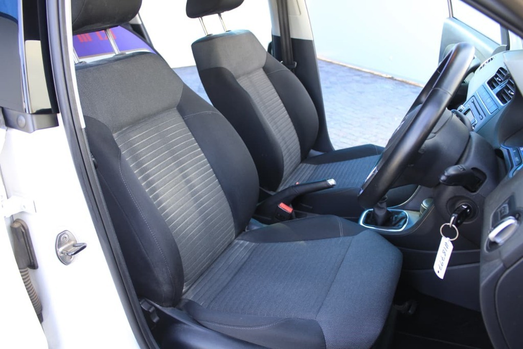 2013 VOLKSWAGEN POLO, White, 166000Kms, Manual, Hatchback, Diesel, R159 900, Kuilsriver