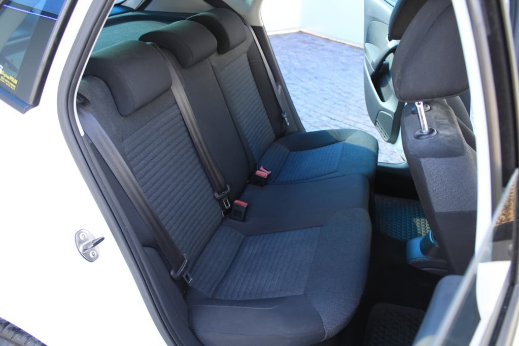 2013 VOLKSWAGEN POLO, White, 166000Kms, Manual, Hatchback, Diesel, R159 900, Kuilsriver