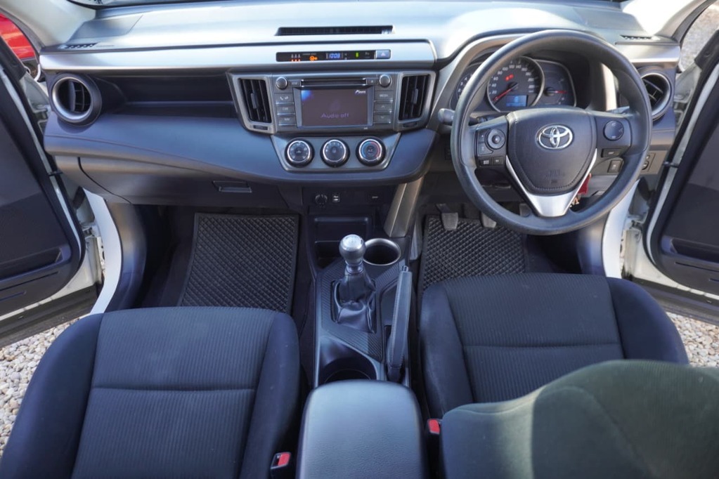 2013 TOYOTA RAV 4, White, 180000Kms, Manual, SUV, Diesel, R210 000, Kuilsriver