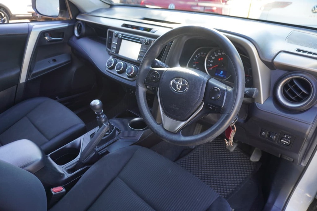 2013 TOYOTA RAV 4, White, 180000Kms, Manual, SUV, Diesel, R210 000, Kuilsriver