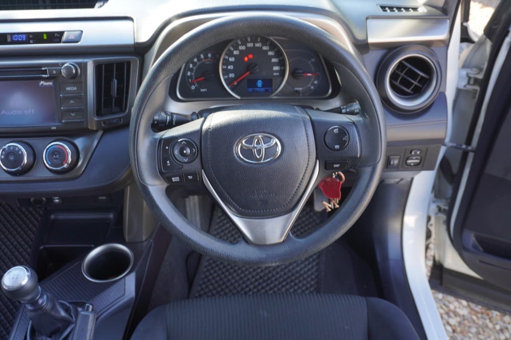 2013 TOYOTA RAV 4, White, 180000Kms, Manual, SUV, Diesel, R210 000, Kuilsriver