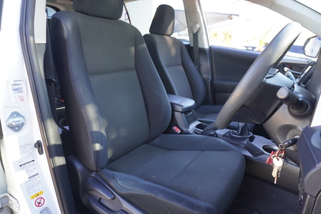 2013 TOYOTA RAV 4, White, 180000Kms, Manual, SUV, Diesel, R210 000, Kuilsriver