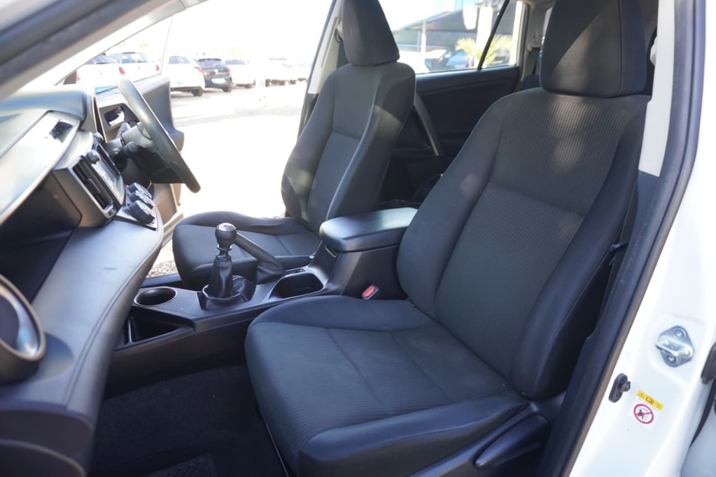 2013 TOYOTA RAV 4, White, 180000Kms, Manual, SUV, Diesel, R210 000, Kuilsriver