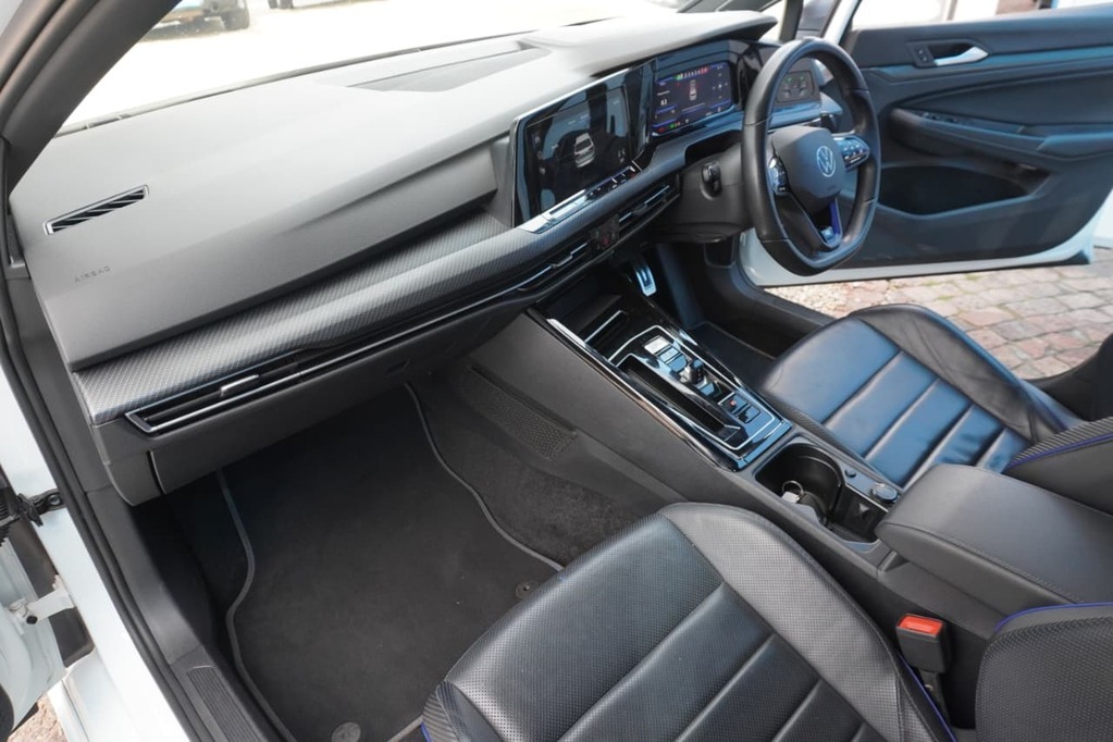 2024 VOLKSWAGEN GOLF 8, White, 77000Kms, Automatic, Hatchback, Petrol, R899 900, Kuilsriver