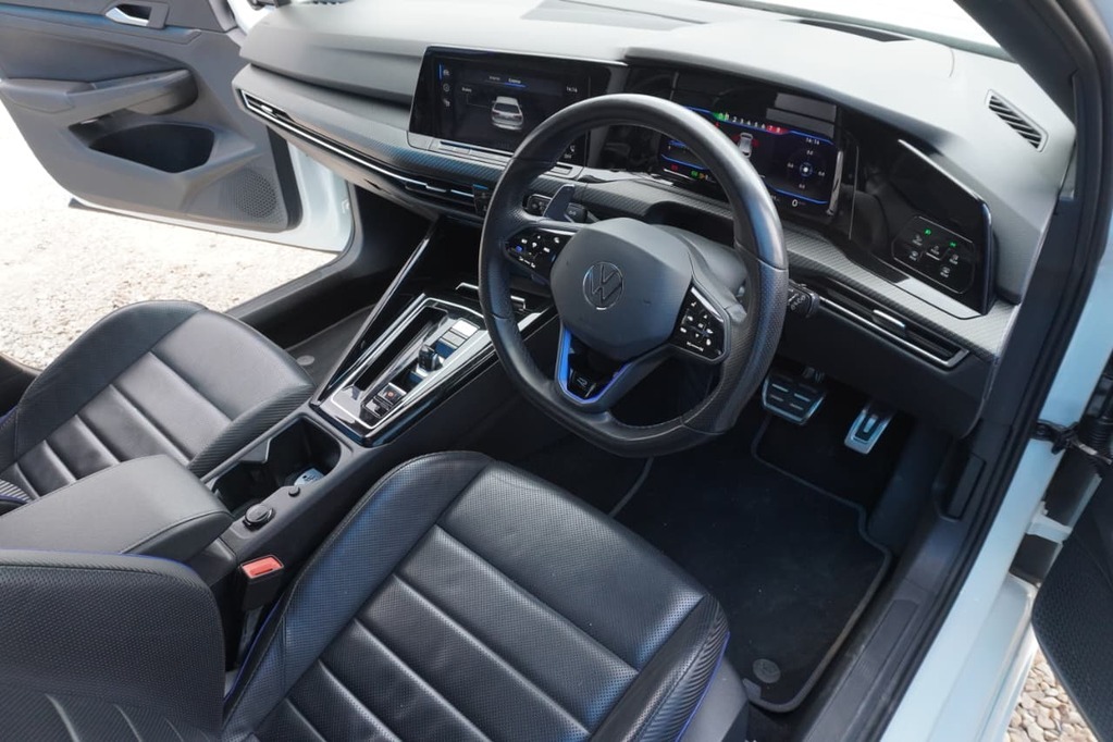 2024 VOLKSWAGEN GOLF 8, White, 77000Kms, Automatic, Hatchback, Petrol, R899 900, Kuilsriver