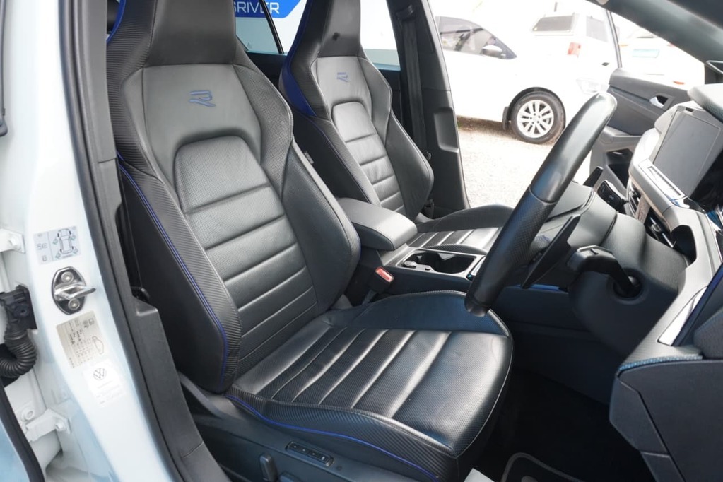 2024 VOLKSWAGEN GOLF 8, White, 77000Kms, Automatic, Hatchback, Petrol, R899 900, Kuilsriver