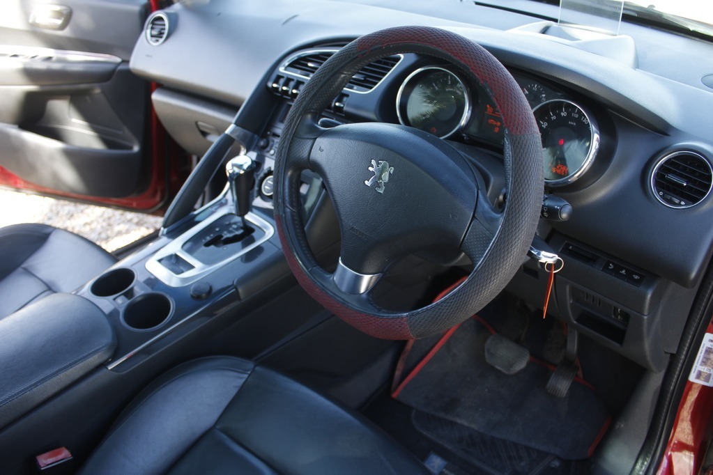 2012 PEUGEOT 3008, Red, 164657Kms, Automatic, Hatchback, Petrol, R99 900, Kuilsriver