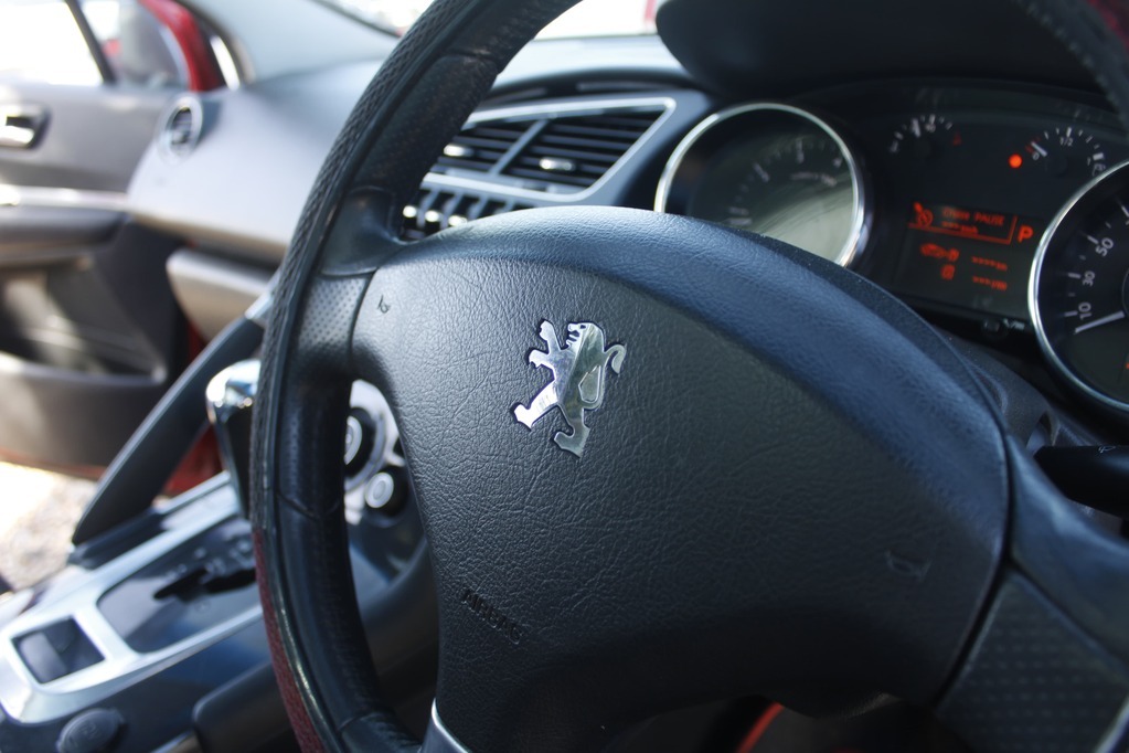 2012 PEUGEOT 3008, Red, 164657Kms, Automatic, Hatchback, Petrol, R99 900, Kuilsriver
