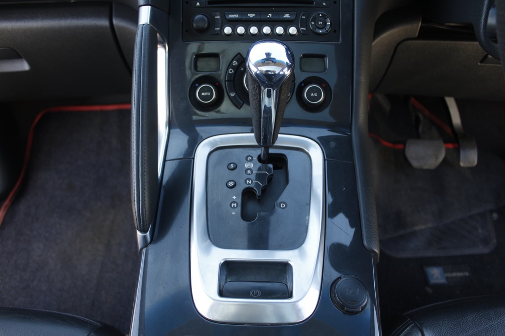 2012 PEUGEOT 3008, Red, 164657Kms, Automatic, Hatchback, Petrol, R99 900, Kuilsriver