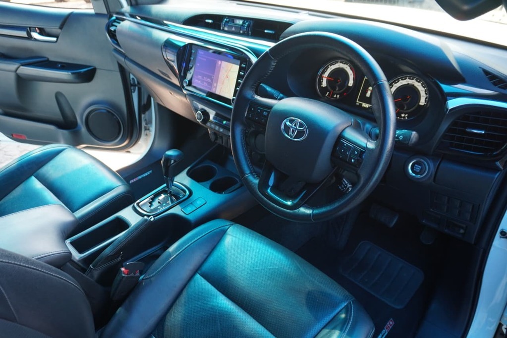 2020 TOYOTA HILUX, White, 60000Kms, Automatic, Bakkie Double Cab, Diesel, R609 900, Kuilsriver