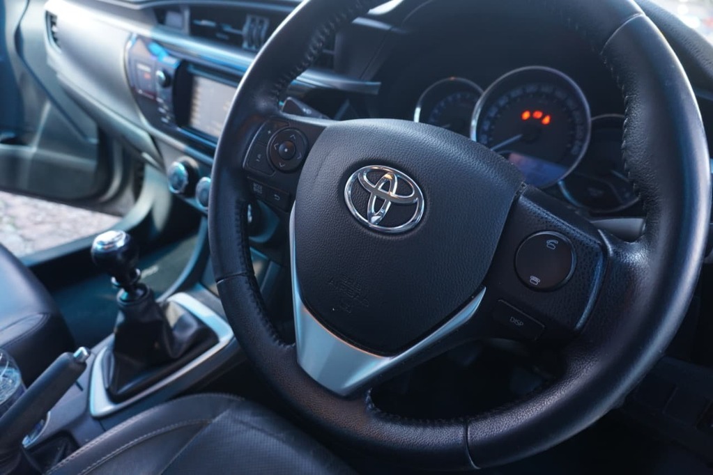 2016 TOYOTA COROLLA, Bronze, 119000Kms, Manual, Sedan, Petrol, R189 900, Kuilsriver