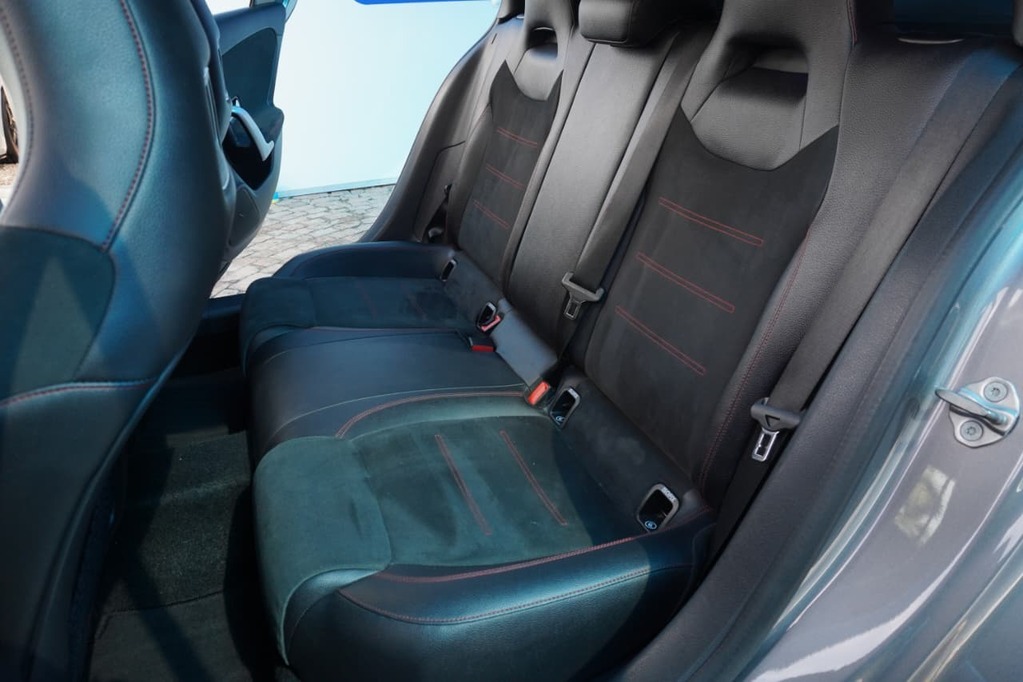 2019 MERCEDES-BENZ A CLASS, Metalic grey , 123000Kms, Automatic, Hatchback, Petrol, R339 900, Kuilsriver