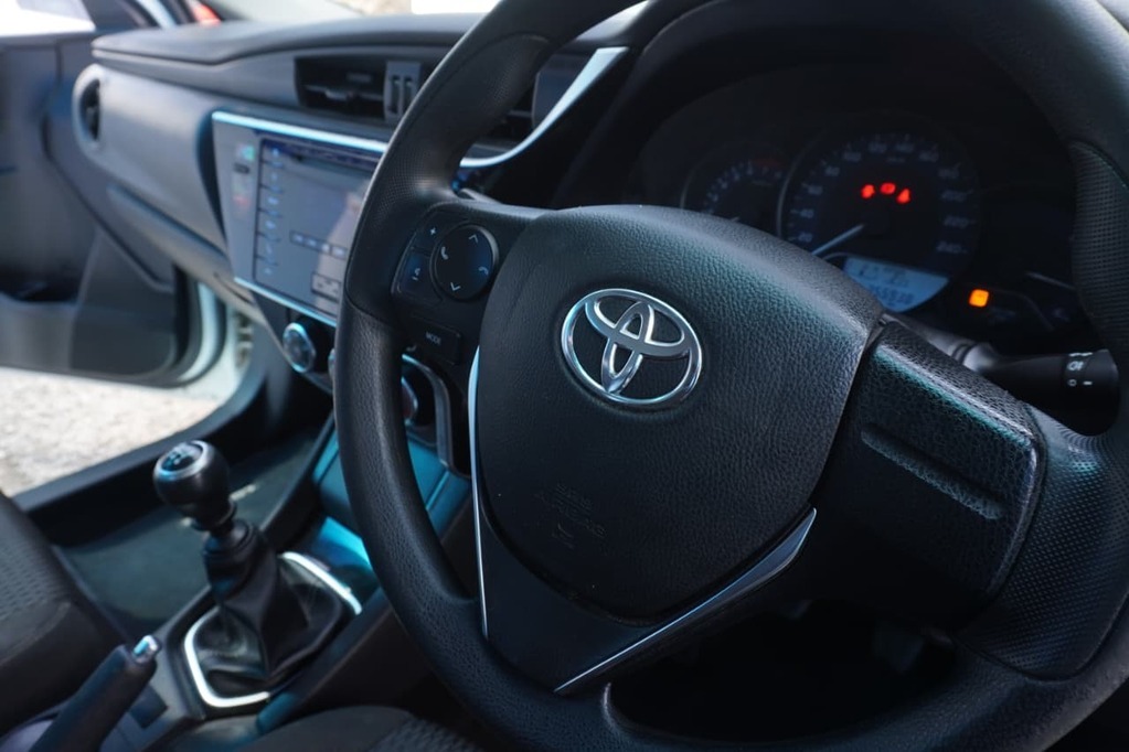 2018 TOYOTA COROLLA, White, 355723Kms, Manual, Sedan, Petrol, R149 900, Kuilsriver