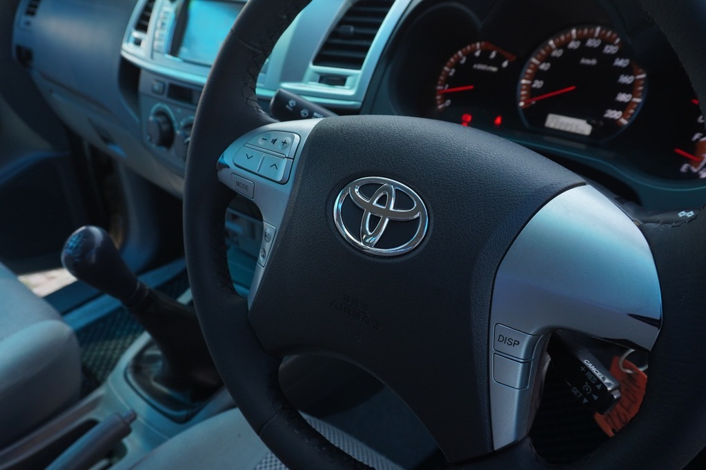 2012 TOYOTA HI-LUX, Gold, 288669Kms, Manual, Bakkie Single Cab, Diesel, R229 900, Wingfield Motors Kuilsriver