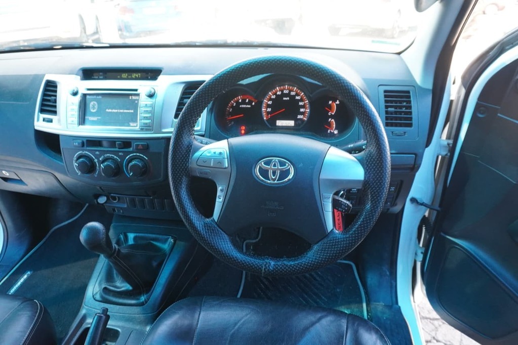 2016 TOYOTA HI-LUX, Gold, 318000Kms, Manual, Bakkie Club Cab, Diesel, R289 900, Kuilsriver