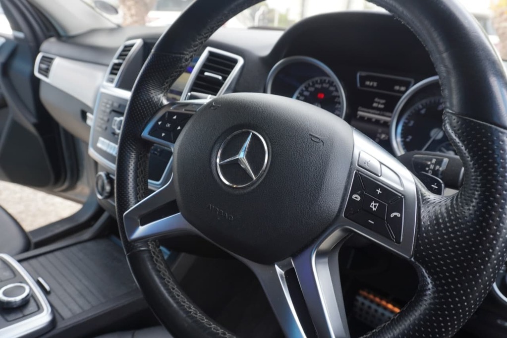 2013 MERCEDES-BENZ M CLASS, Metalic grey, 77000Kms, Automatic, SUV, Petrol, R399 900, Wingfield Motors Kuilsriver