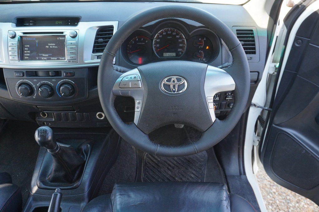 2015 TOYOTA HI-LUX, White, 331980Kms, Manual, Bakkie Double Cab, Diesel, R244 900, Wingfield Motors Kuilsriver