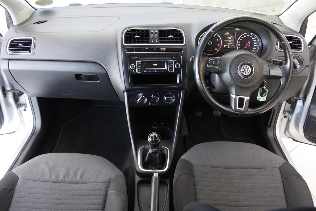 2013 VOLKSWAGEN POLO, Silver, 186490Kms, Manual, Hatchback, Petrol, R129 900, Wingfield Motors Kuilsriver