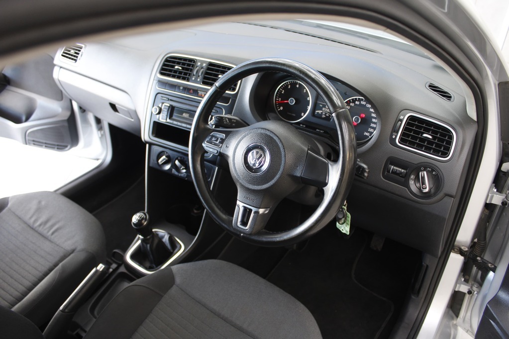 2013 VOLKSWAGEN POLO, Silver, 186490Kms, Manual, Hatchback, Petrol, R129 900, Wingfield Motors Kuilsriver