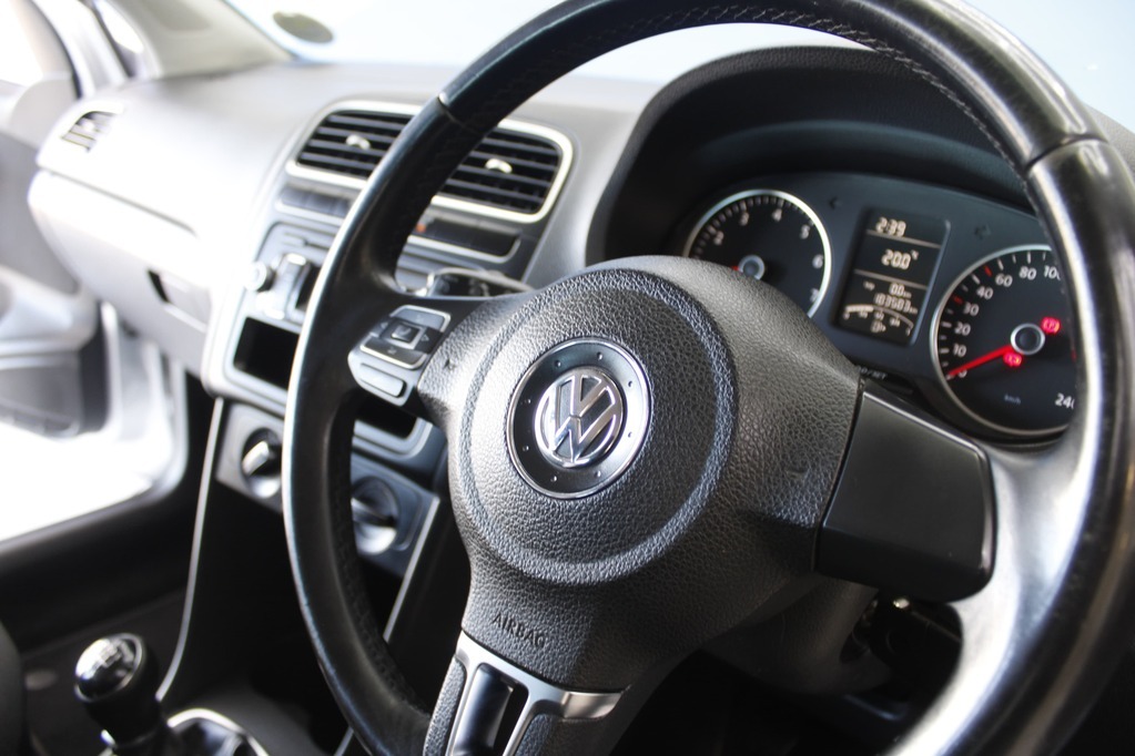 2013 VOLKSWAGEN POLO, Silver, 186490Kms, Manual, Hatchback, Petrol, R129 900, Wingfield Motors Kuilsriver