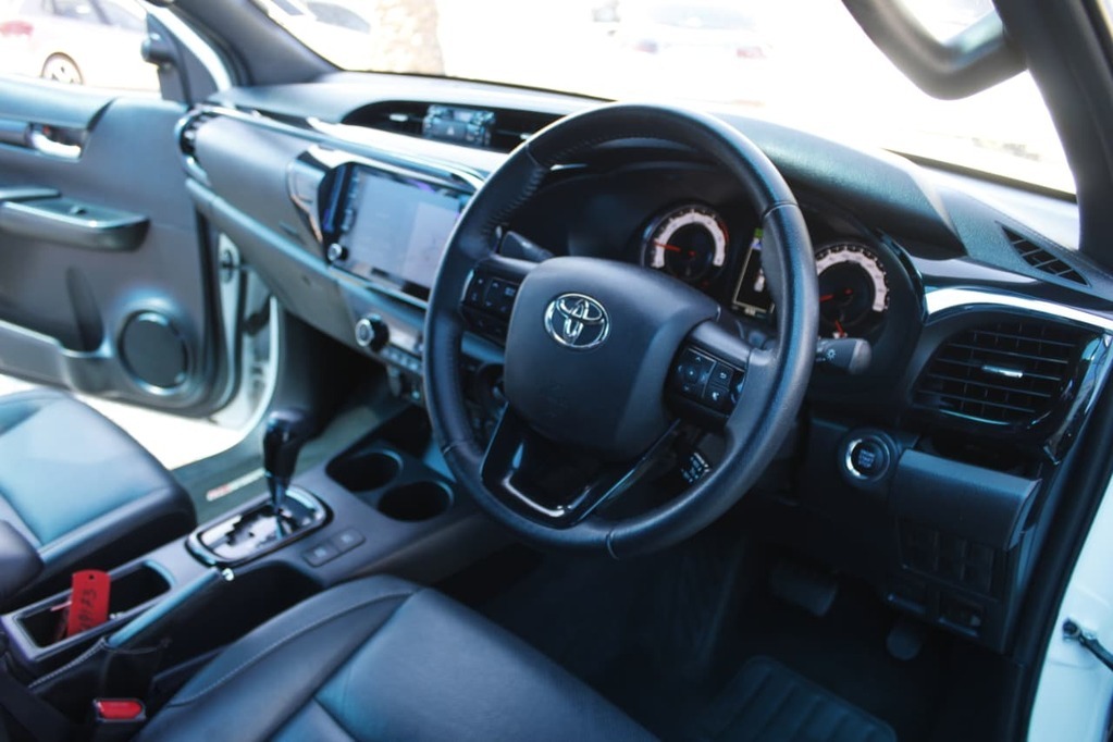 2019 TOYOTA HILUX, White, 71000Kms, Automatic, Bakkie Double Cab, Diesel, R619 900, Wingfield Motors Kuilsriver