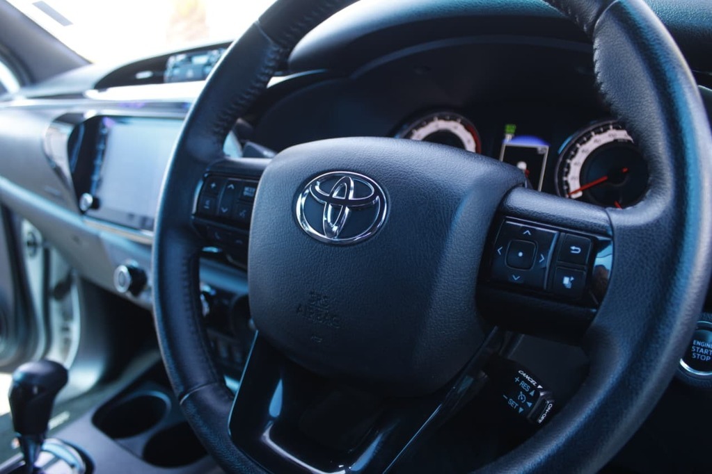 2019 TOYOTA HILUX, White, 71000Kms, Automatic, Bakkie Double Cab, Diesel, R619 900, Wingfield Motors Kuilsriver