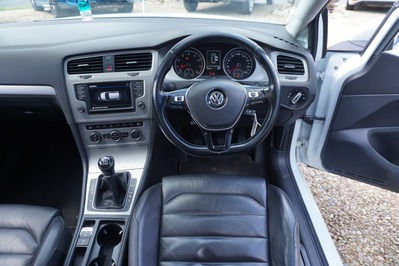2017 VOLKSWAGEN GOLF 7, White, 186000Kms, Manual, Hatchback, Petrol, R209 900, Wingfield Motors Kuilsriver