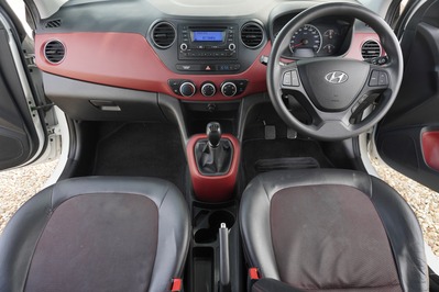 2014 HYUNDAI i10, White, 154828Kms, Manual, Hatchback, Petrol, R114 900, Wingfield Motors Kuilsriver