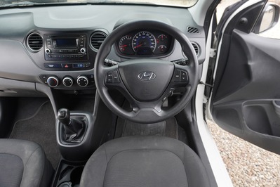 2017 HYUNDAI i10, White, 151720Kms, Manual, Hatchback, Petrol, R134 900, Wingfield Motors Kuilsriver