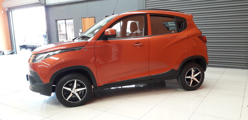 MAHINDRA KUV 100 - Image 4