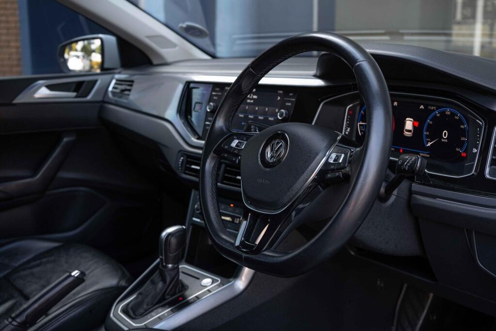 VOLKSWAGEN POLO POLO 1.0 TSI HIGHLINE DSG (85KW)