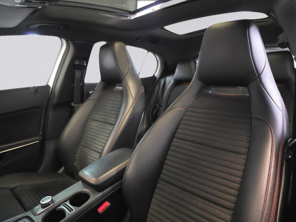 MERCEDES-BENZ GLA GLA 200 A/T