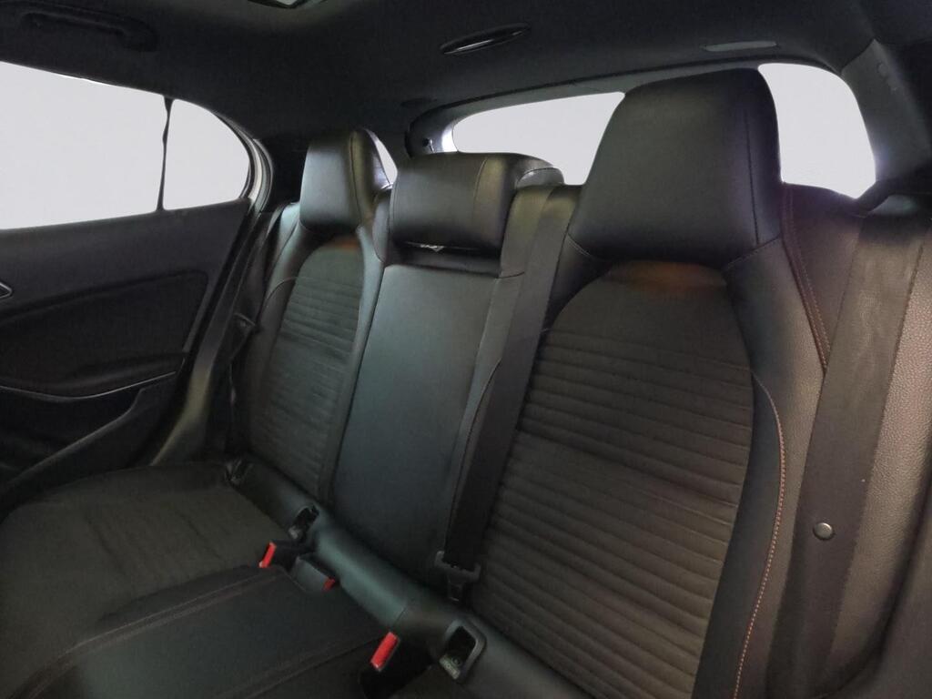 MERCEDES-BENZ GLA GLA 200 A/T