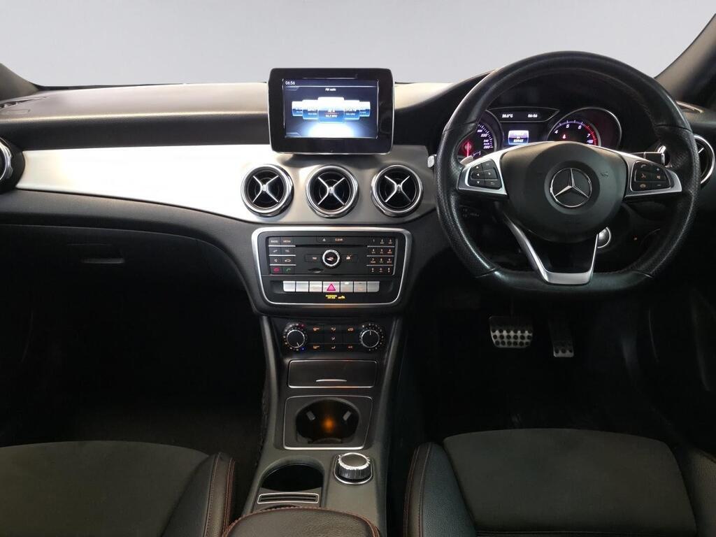 MERCEDES-BENZ GLA GLA 200 A/T