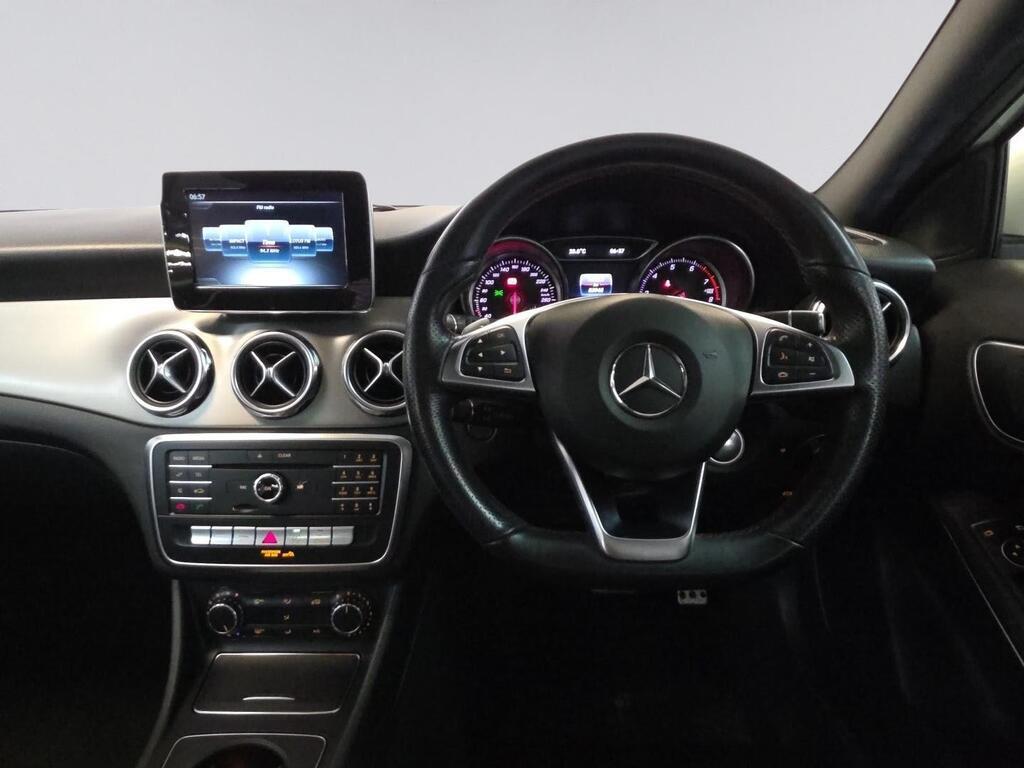 MERCEDES-BENZ GLA GLA 200 A/T