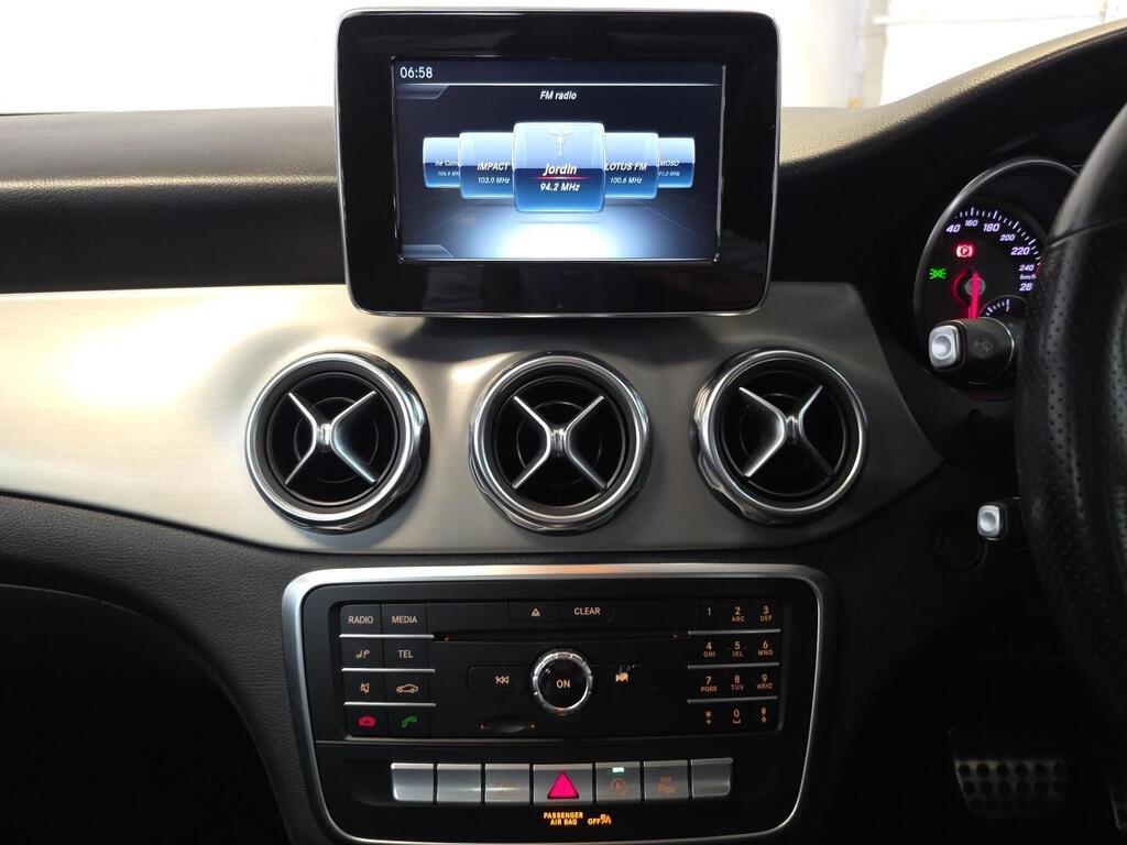 MERCEDES-BENZ GLA GLA 200 A/T