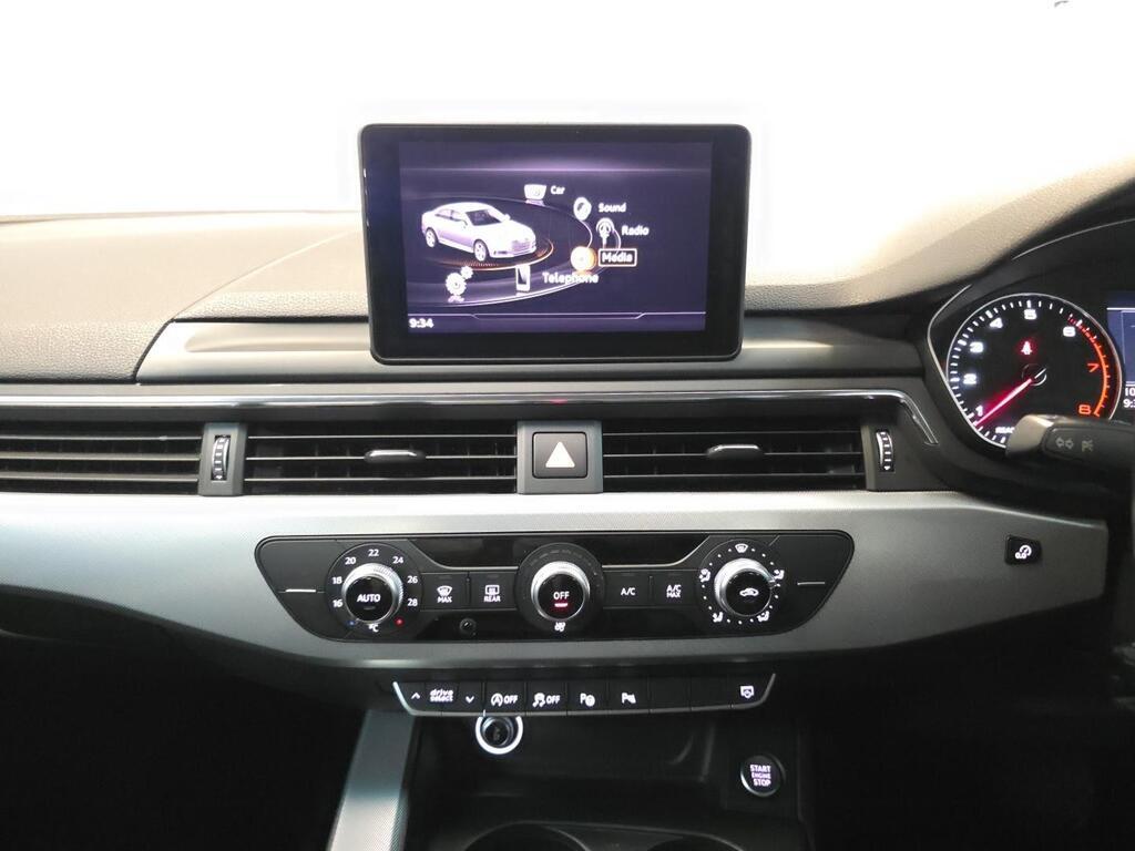 AUDI A4 A4 2.0T FSI DESIGN STRONIC (B9)