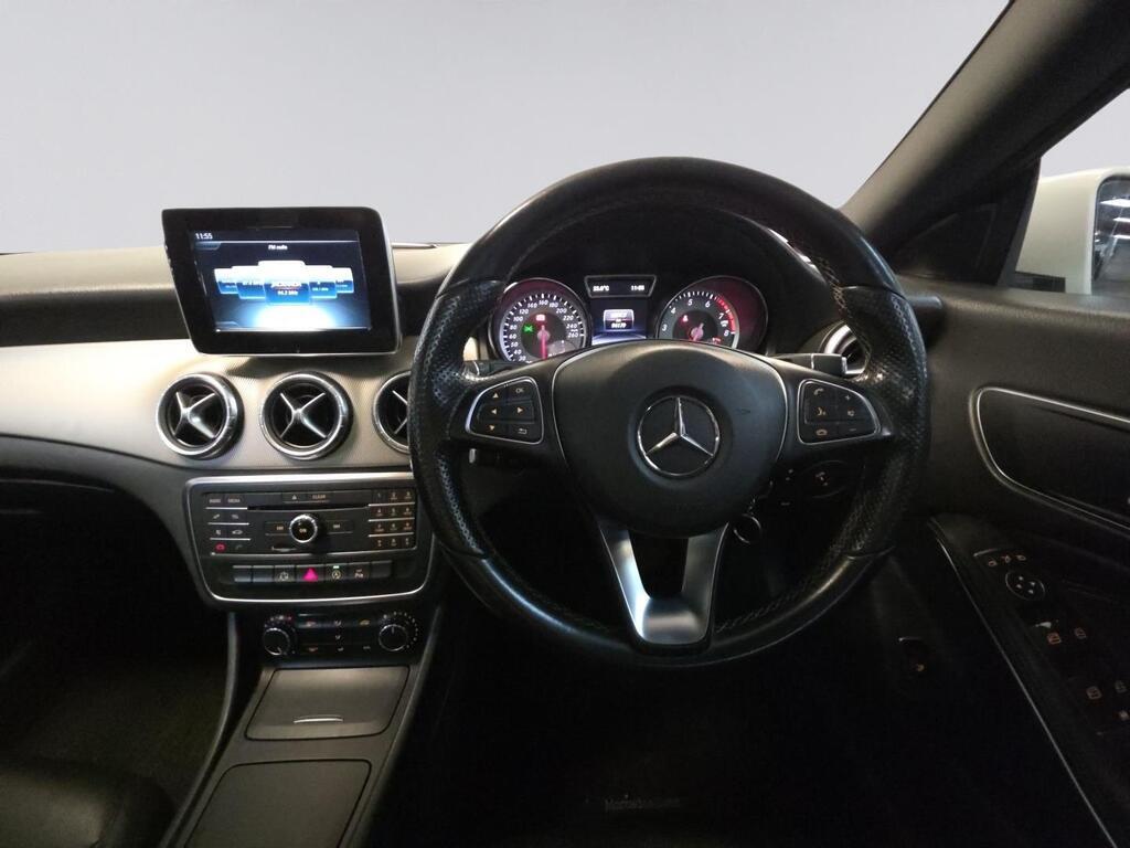 MERCEDES-BENZ CLA CLA200 A/T - 8