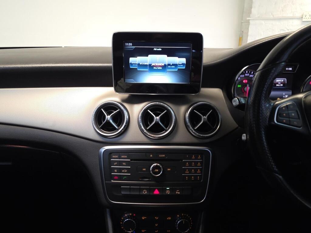 MERCEDES-BENZ CLA CLA200 A/T - 9