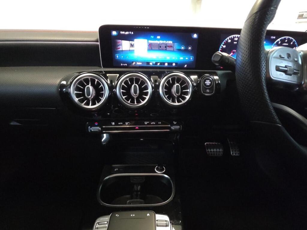 MERCEDES-BENZ CLA CLA200 A/T - 8