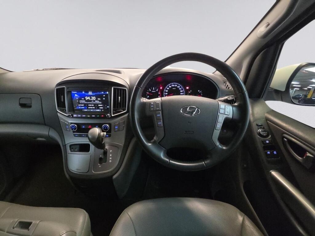 HYUNDAI H-1 H-1 2.5 CRDI A/T/ 2.5 ELITE A/T - 8