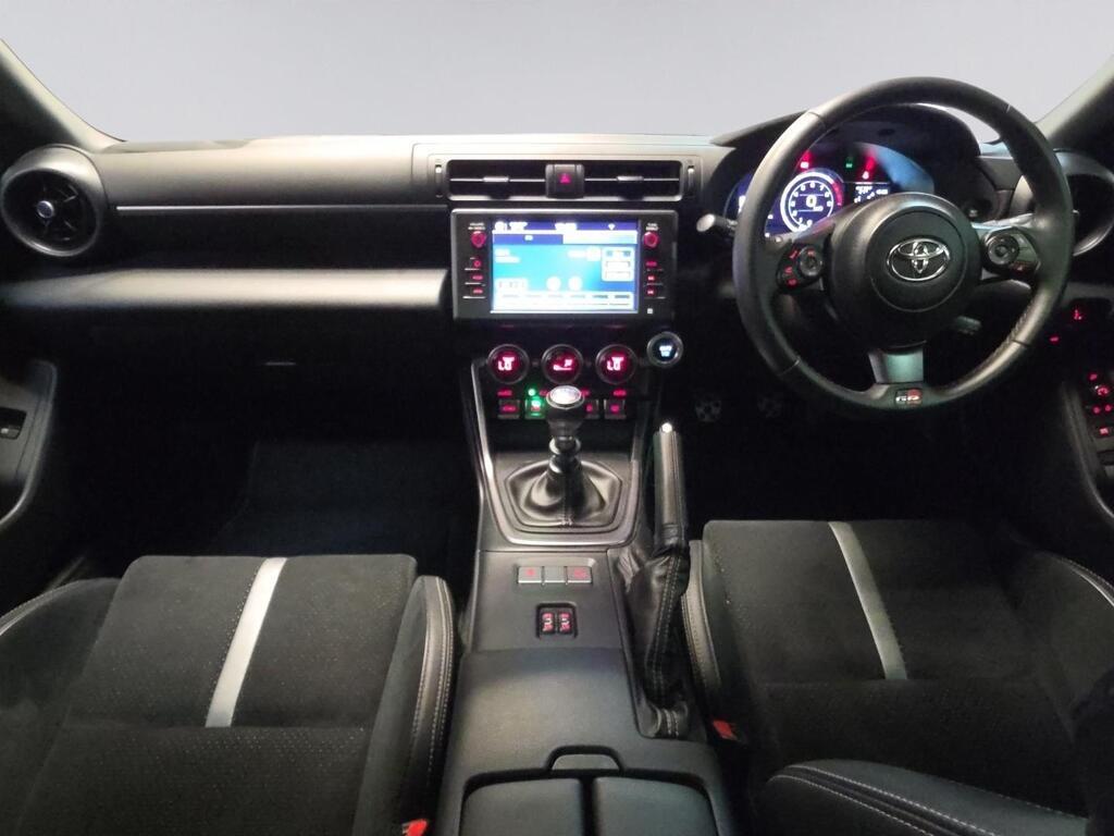 TOYOTA 86 GR86 2.4 - 11