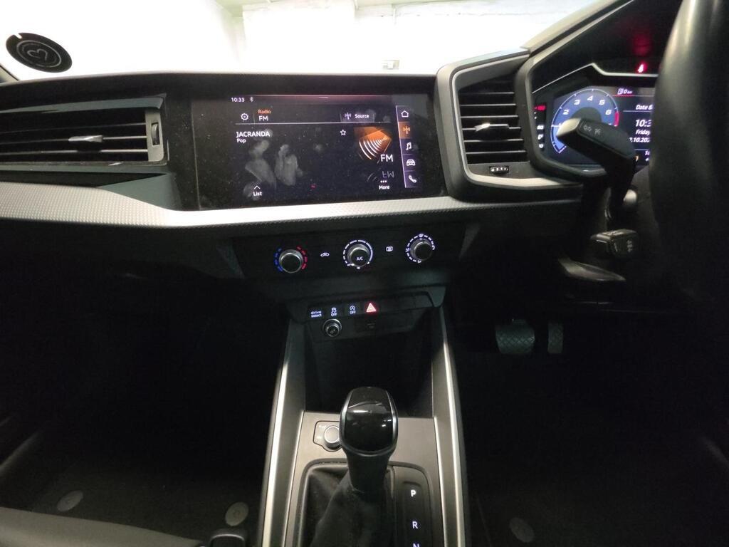 AUDI A1 A1 SPORTBACK 30 TFSI S TRONIC - 17