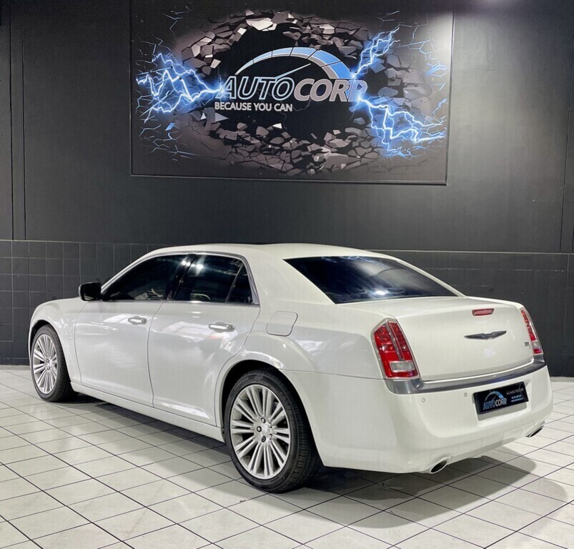 2014 CHRYSLER 300C 3.6L LUX A/T thumbnail 5