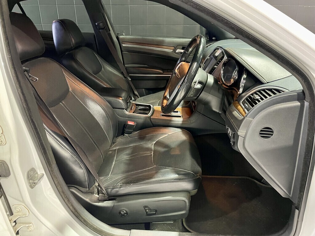 2014 CHRYSLER 300C 3.6L LUX A/T thumbnail 9