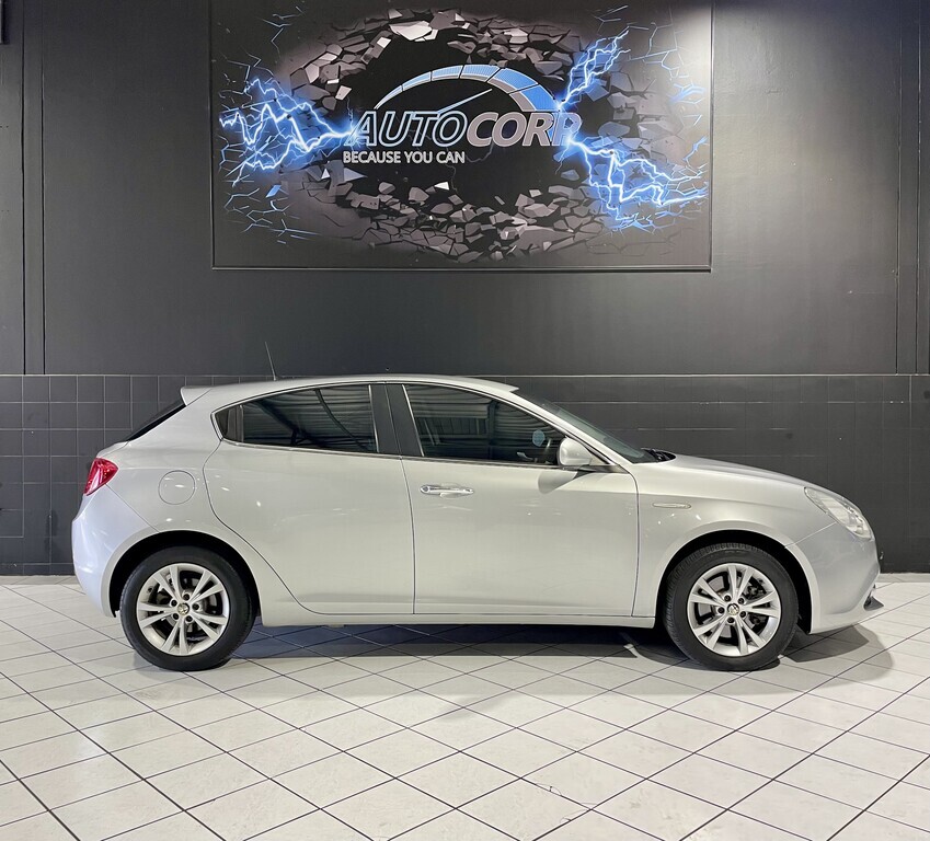 2016 ALFA ROMEO GIULIETTA 1.4T DISTINCTIVE 5Dr thumbnail 3