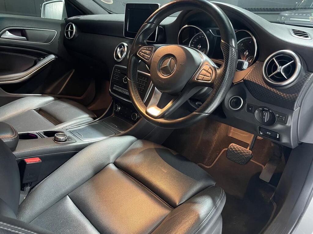 2016 MERCEDES-BENZ A 220d URBAN A/T thumbnail 10
