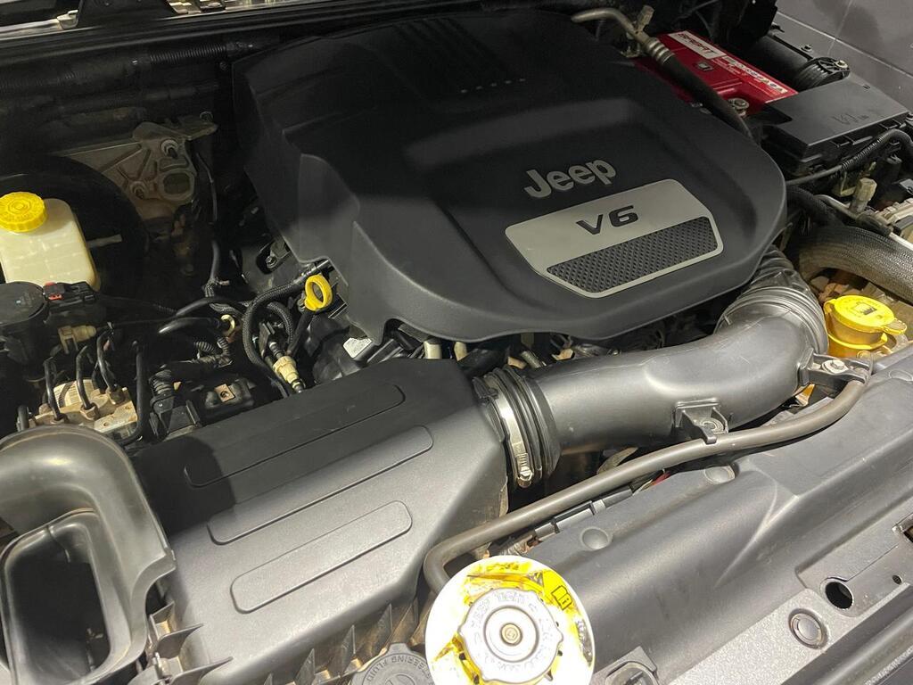 2019 JEEP WRANGLER UNLTD SAHARA 3.6L V6 A/T thumbnail 8