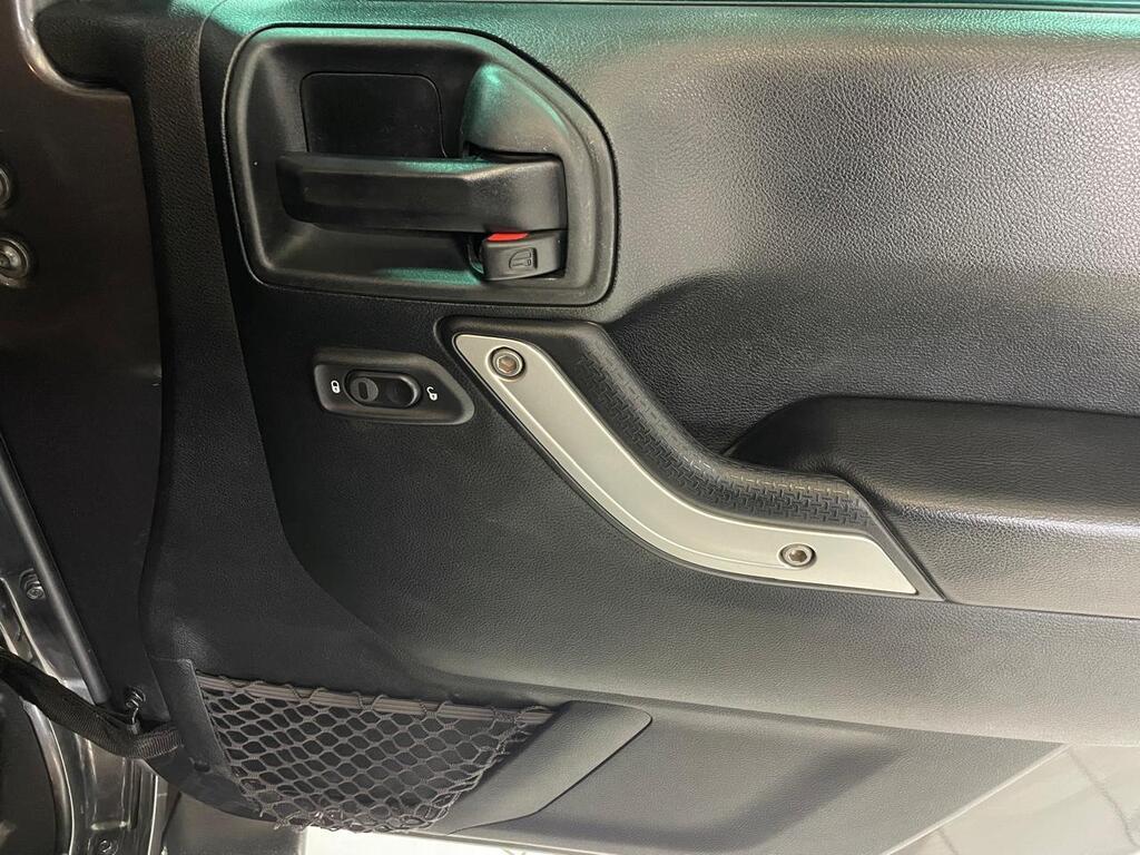 2019 JEEP WRANGLER UNLTD SAHARA 3.6L V6 A/T thumbnail 9