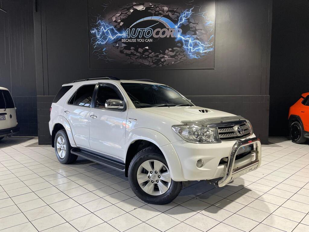 2011 TOYOTA FORTUNER 3.0D-4D R/B A/T